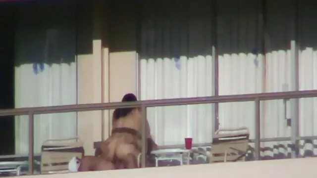 Chica favorita hace una mamada en la cámara maduras cornudas