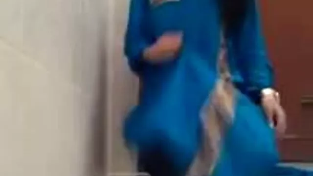 La morena sedujo peliculas de maduras al chico y le hizo una mamada