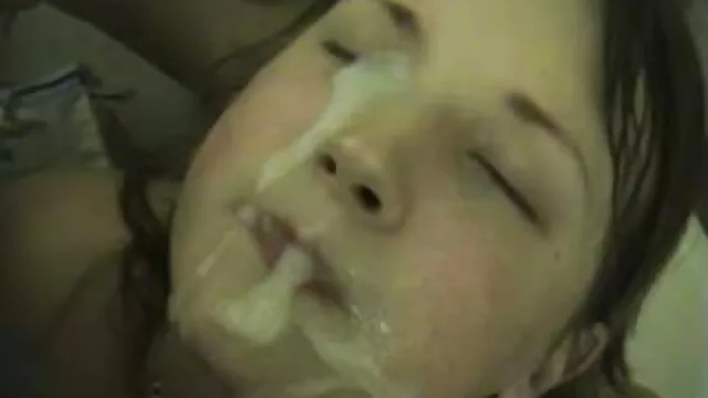 Lamiendo maduras peludas desnudas labios