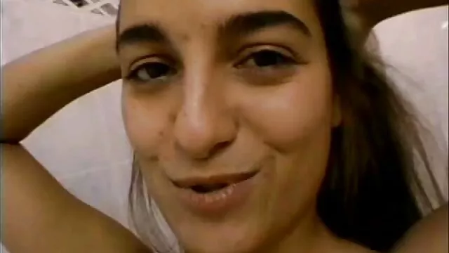Puta sexy se masturba duro con un consolador poderoso maduras insestuosas
